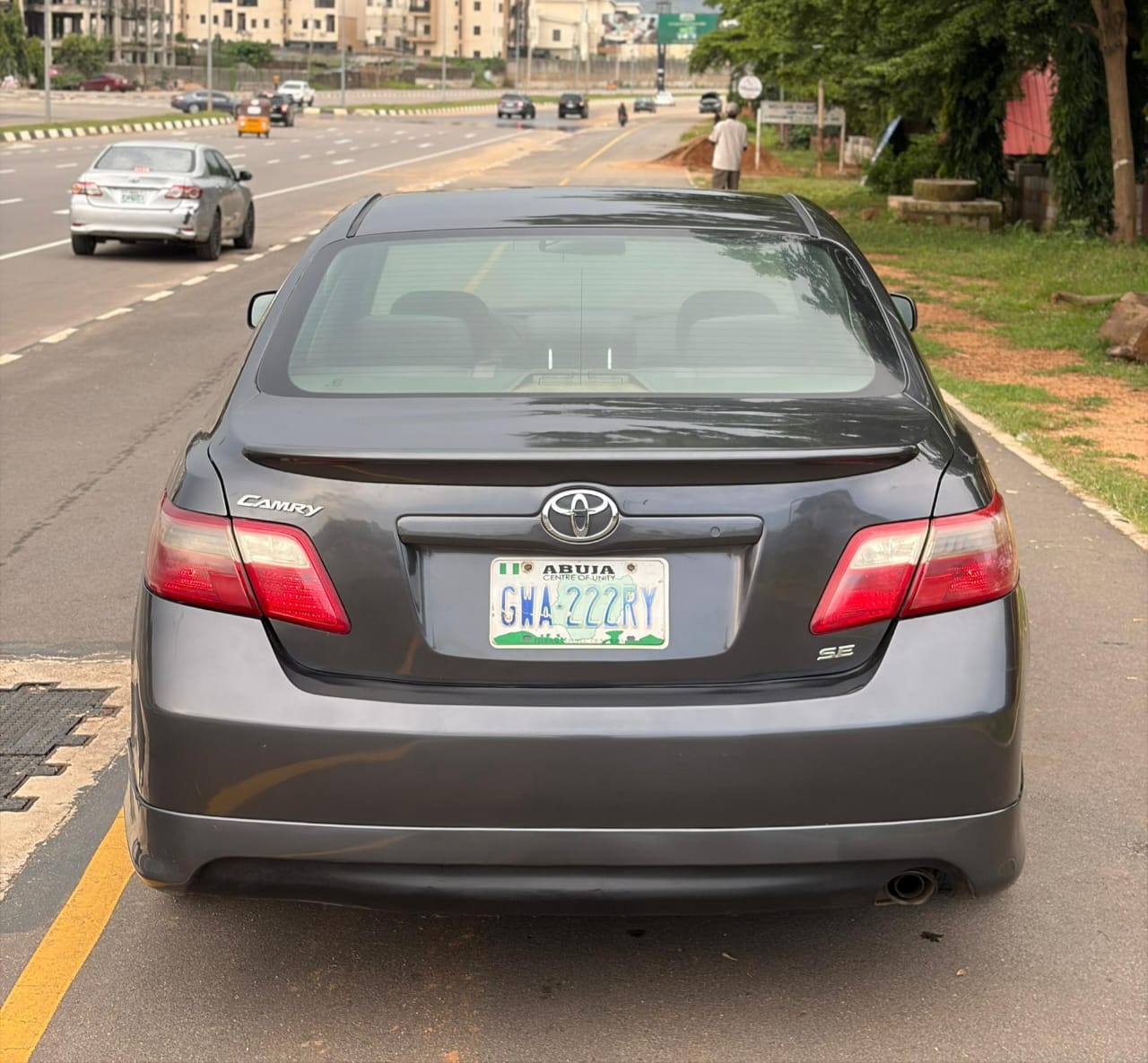 
								NEATLY USED 2009 TOYOTA CAMRY SE NOTHING TO FIX WITH ORIGINAL CUSTOM DUTY GOING FOR 6.9M ABUJA DEAL full									