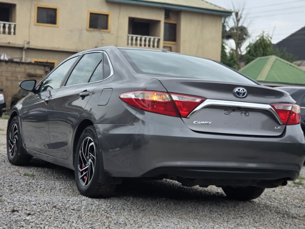 
								Foreign used Toyota Camry SE 2015 model with original custom Duty firstbody untampered engine and gear Ac Factory fitted buy and drive absolutely nothing to fix Accident free  👉15m buyer settle 500k location Abacha road nyanya Abuja deal Car is with me directly full									