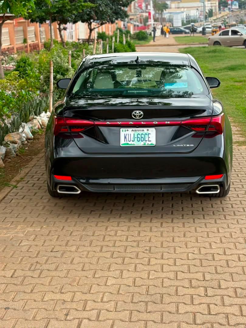 
								2018 Toyota Avalon limited edition full option used 🇳🇬 bought brand new 29.8m Abuja-Deal full									