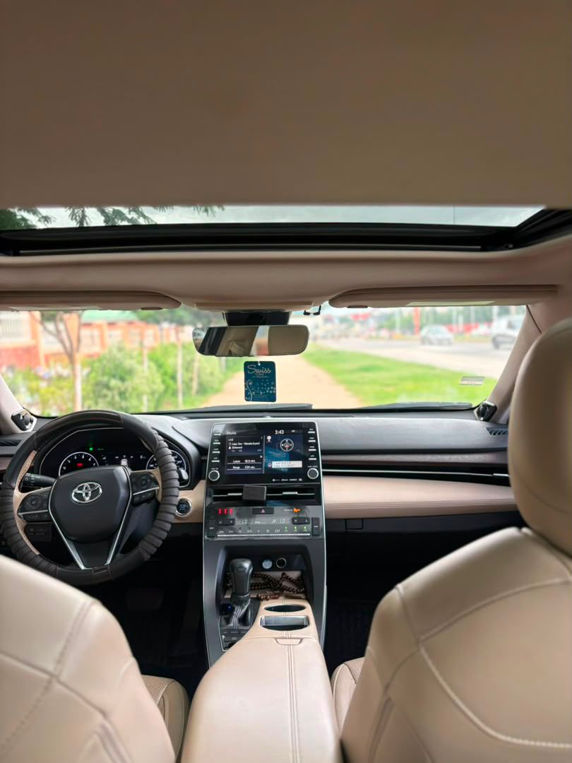 
								2018 Toyota Avalon limited edition full option used 🇳🇬 bought brand new 29.8m Abuja-Deal full									