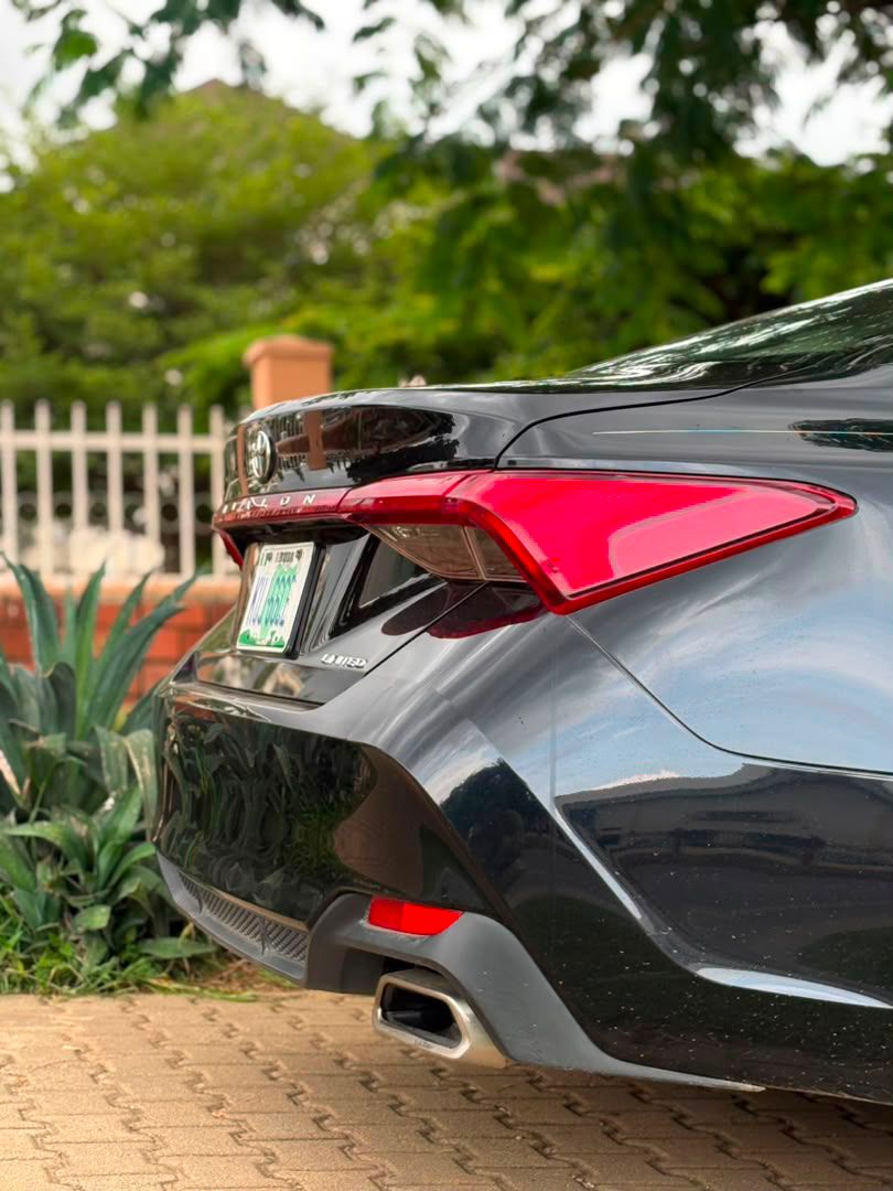 
								2018 Toyota Avalon limited edition full option used 🇳🇬 bought brand new 29.8m Abuja-Deal full									
