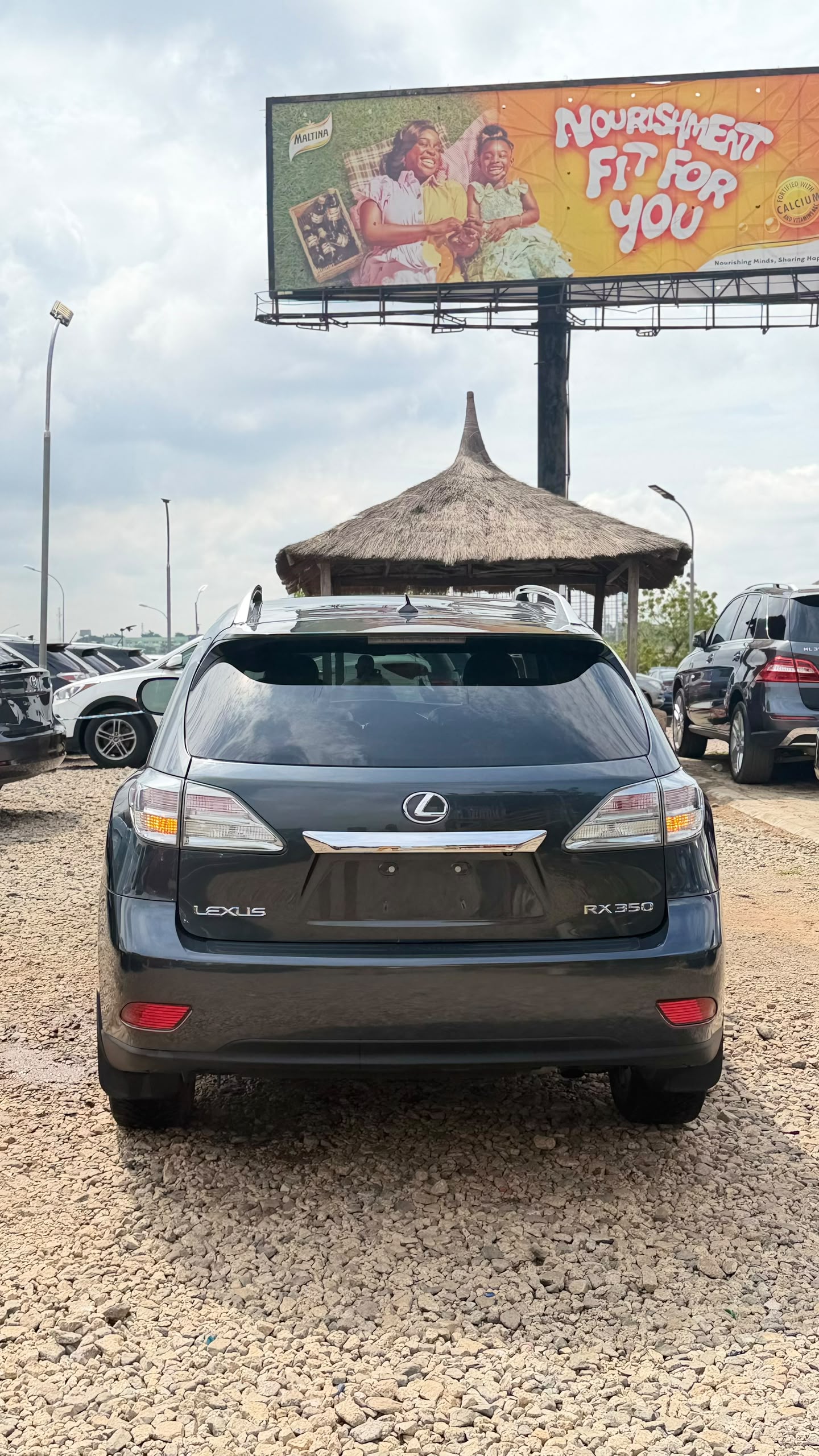 
								FOREIGN USED 2010 LEXUS RX350 WITH PUSH TO START, SUNROOF, LOW MILEAGE, MOUSE CONTROL AND VERIFIED DUTY VALID FOR 18.5 MILLION NAIRA ONLY full									