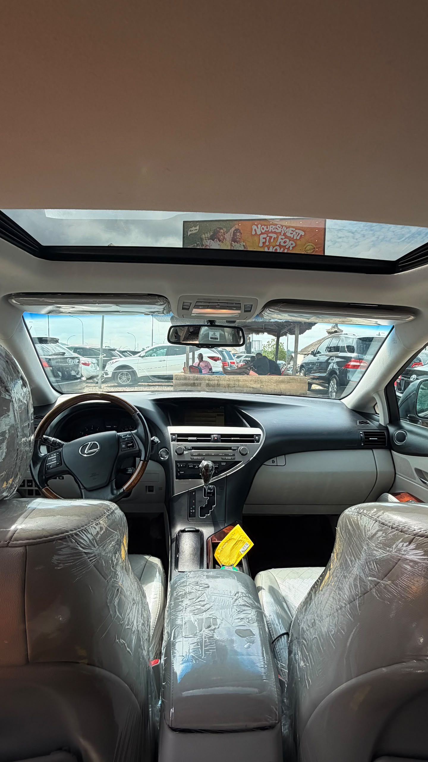 
								FOREIGN USED 2010 LEXUS RX350 WITH PUSH TO START, SUNROOF, LOW MILEAGE, MOUSE CONTROL AND VERIFIED DUTY VALID FOR 18.5 MILLION NAIRA ONLY full									