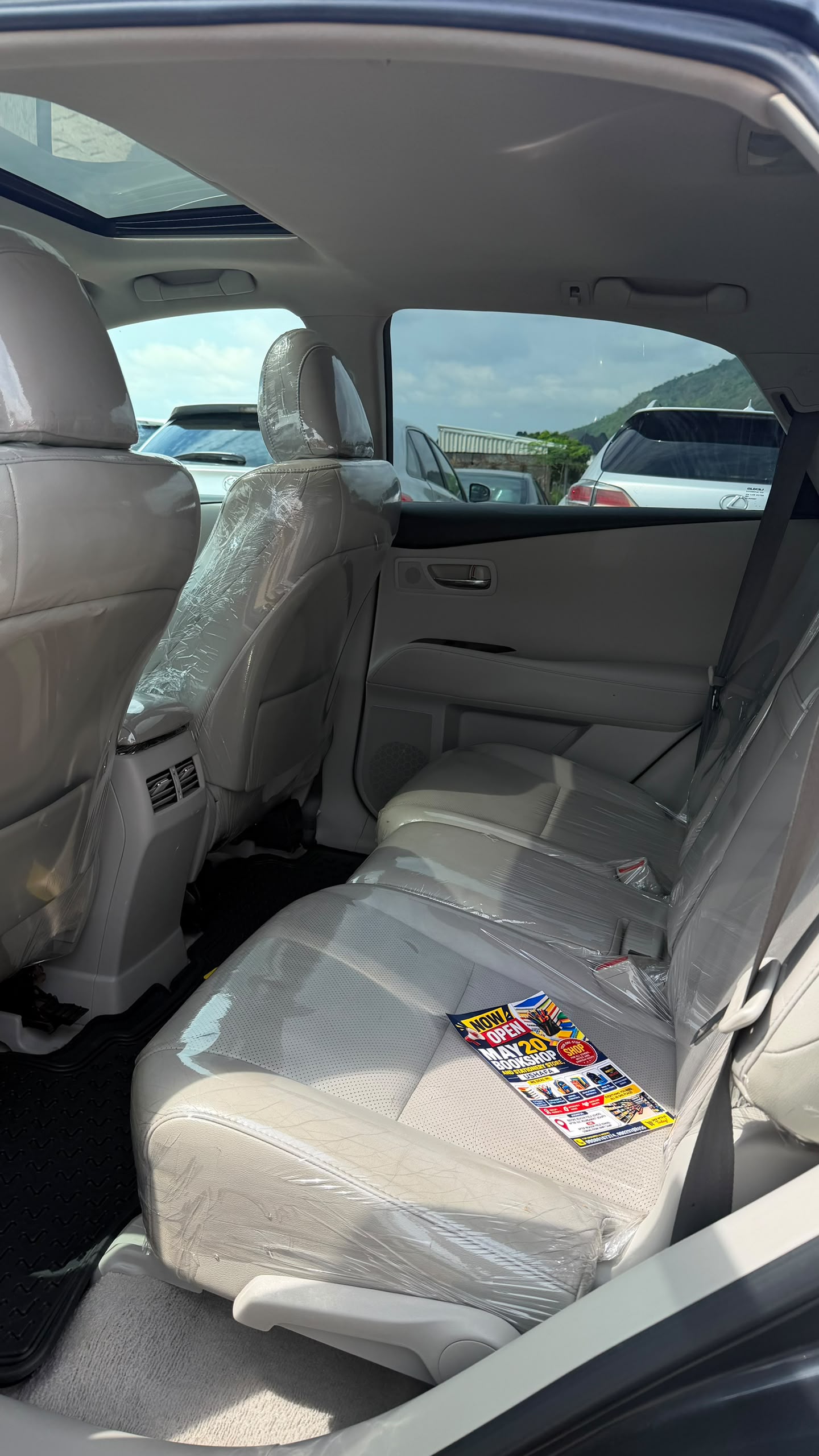 
								FOREIGN USED 2010 LEXUS RX350 WITH PUSH TO START, SUNROOF, LOW MILEAGE, MOUSE CONTROL AND VERIFIED DUTY VALID FOR 18.5 MILLION NAIRA ONLY full									