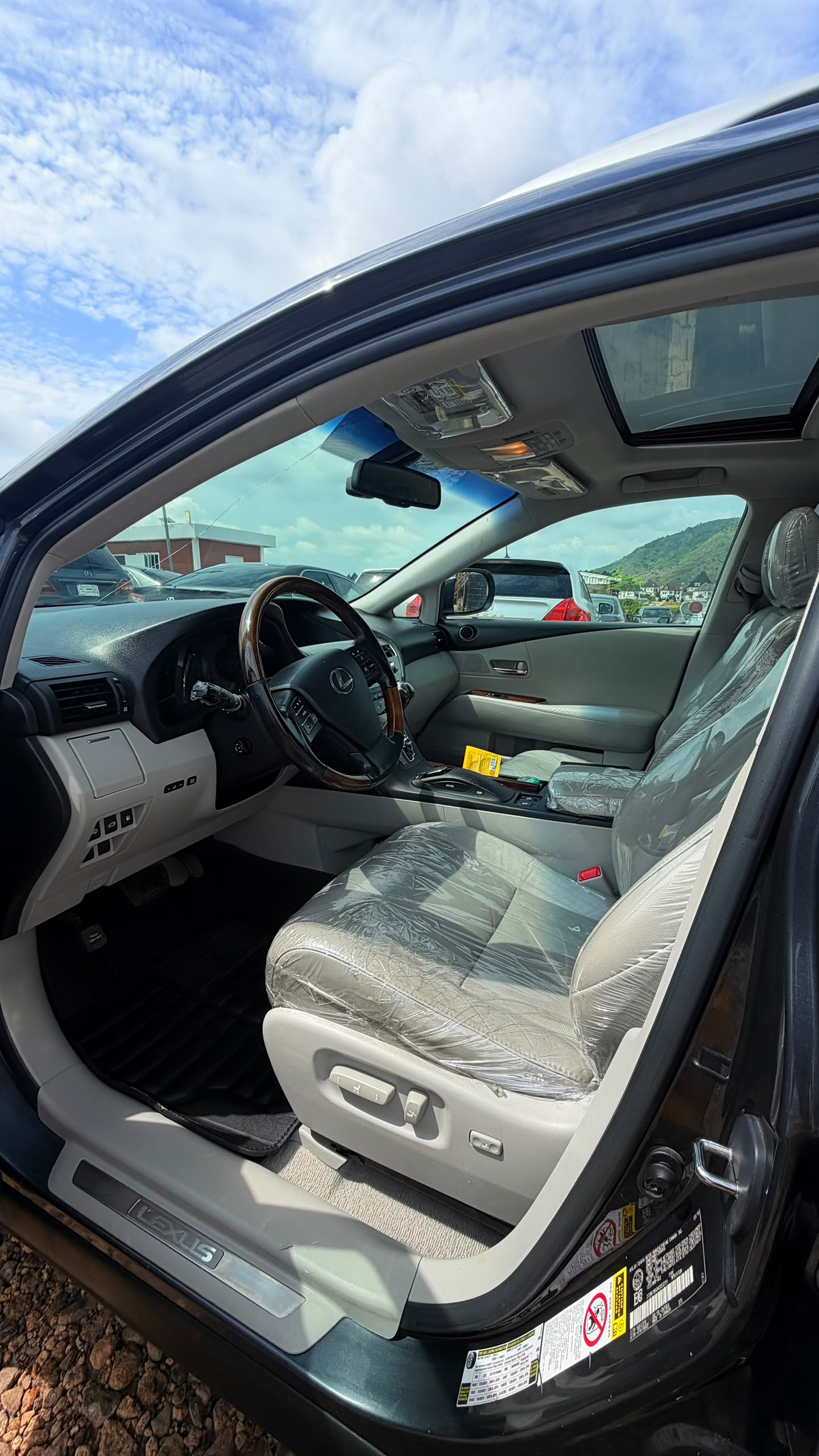 
								FOREIGN USED 2010 LEXUS RX350 WITH PUSH TO START, SUNROOF, LOW MILEAGE, MOUSE CONTROL AND VERIFIED DUTY VALID FOR 18.5 MILLION NAIRA ONLY full									