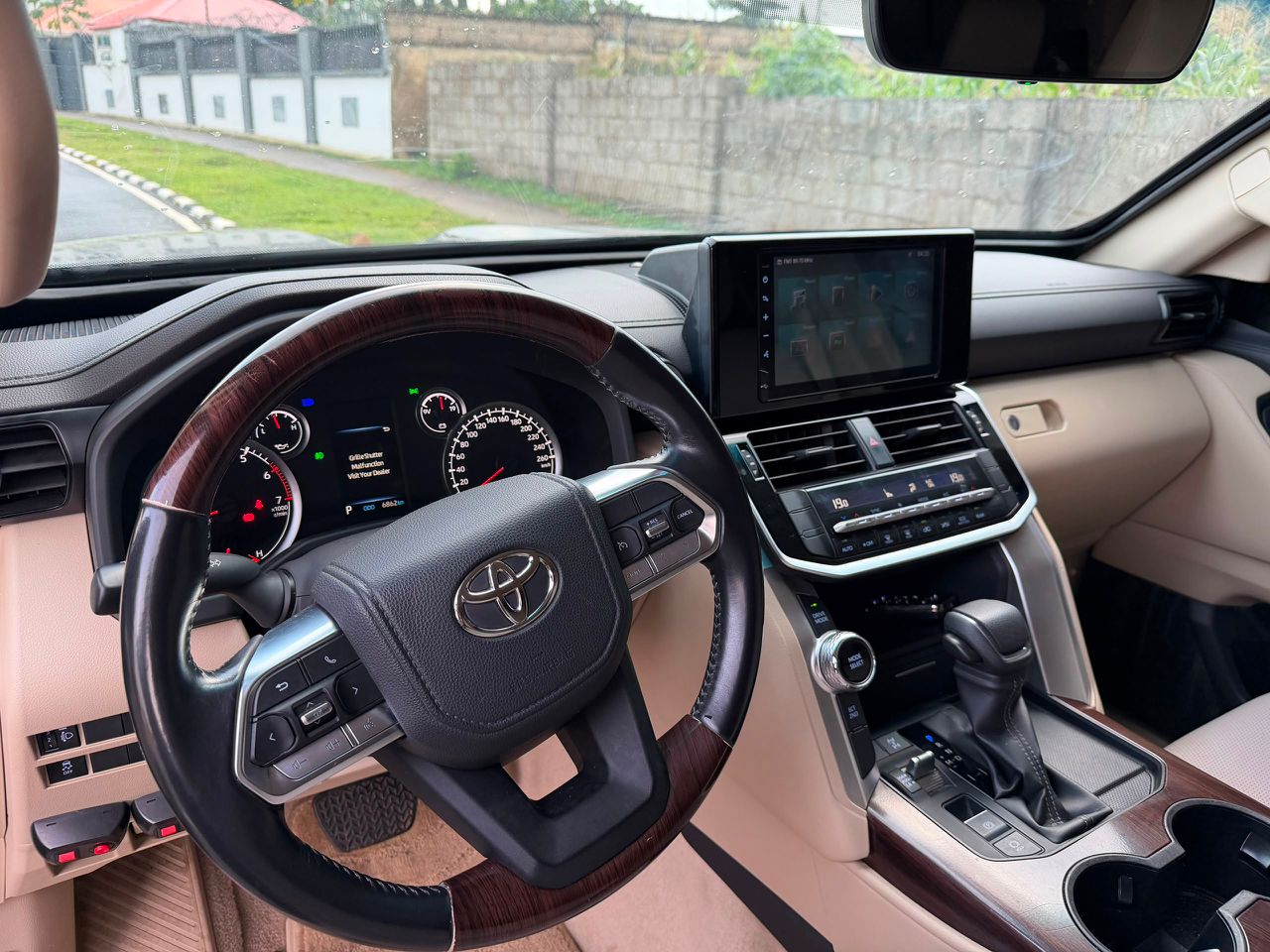 
								2022 BULLETPROOF Land Cruiser VX-R Twin Turbo 3Months used   Original duty 📃  PRICE: 210M 💰  Abuja deal 📍   Nationwide delivery full									