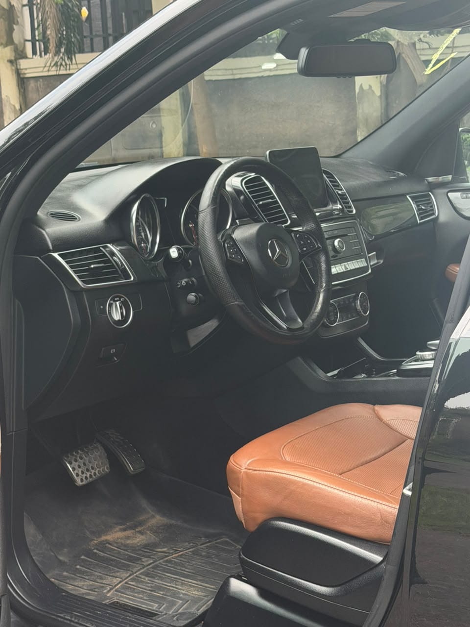 
								DISTRESS DISTRESS…2018 Mercedes Benz GLE Foreign Used with Excellent condition, Power steering alloy wheels air conditioning sunroof spacious interior smooth ride and reliable performance Full Options complete custom fully paid. GOING FOR 36M full									