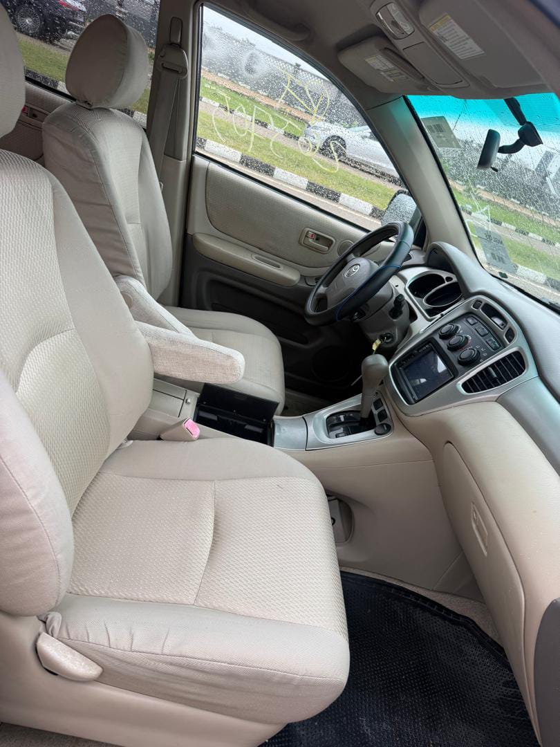 
								2006 Toyota Highlander direct Belgium 10.2m Location Abuja deal full									