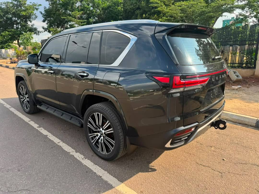 
								2023 Foreign used LX600 bulletproof, car is buy and drive. Prize is 270m. Abuja. Us full									