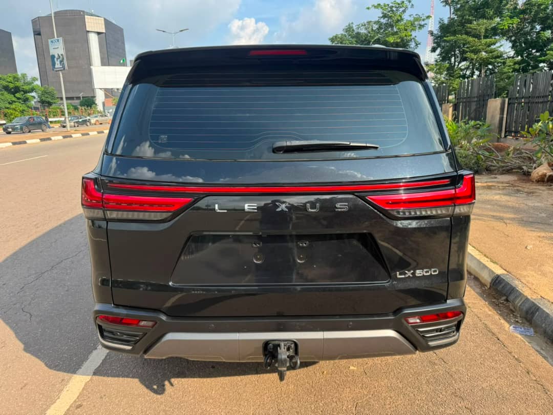 
								2023 Foreign used LX600 bulletproof, car is buy and drive. Prize is 270m. Abuja. Us full									