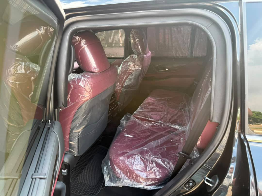 
								2023 Foreign used LX600 bulletproof, car is buy and drive. Prize is 270m. Abuja. Us full									