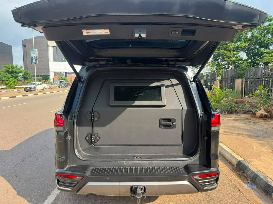 
								2023 Foreign used LX600 bulletproof, car is buy and drive. Prize is 270m. Abuja. Us full									