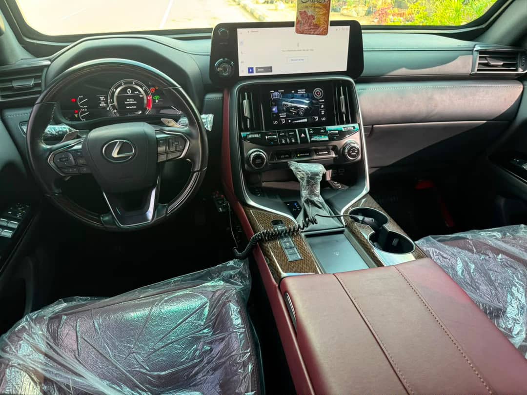 
								2023 Foreign used LX600 bulletproof, car is buy and drive. Prize is 270m. Abuja. Us full									