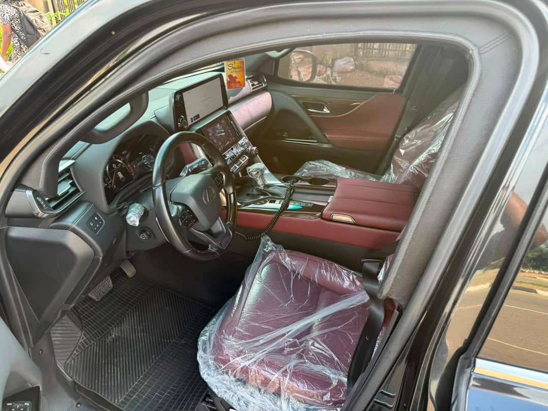
								2023 Foreign used LX600 bulletproof, car is buy and drive. Prize is 270m. Abuja. Us full									