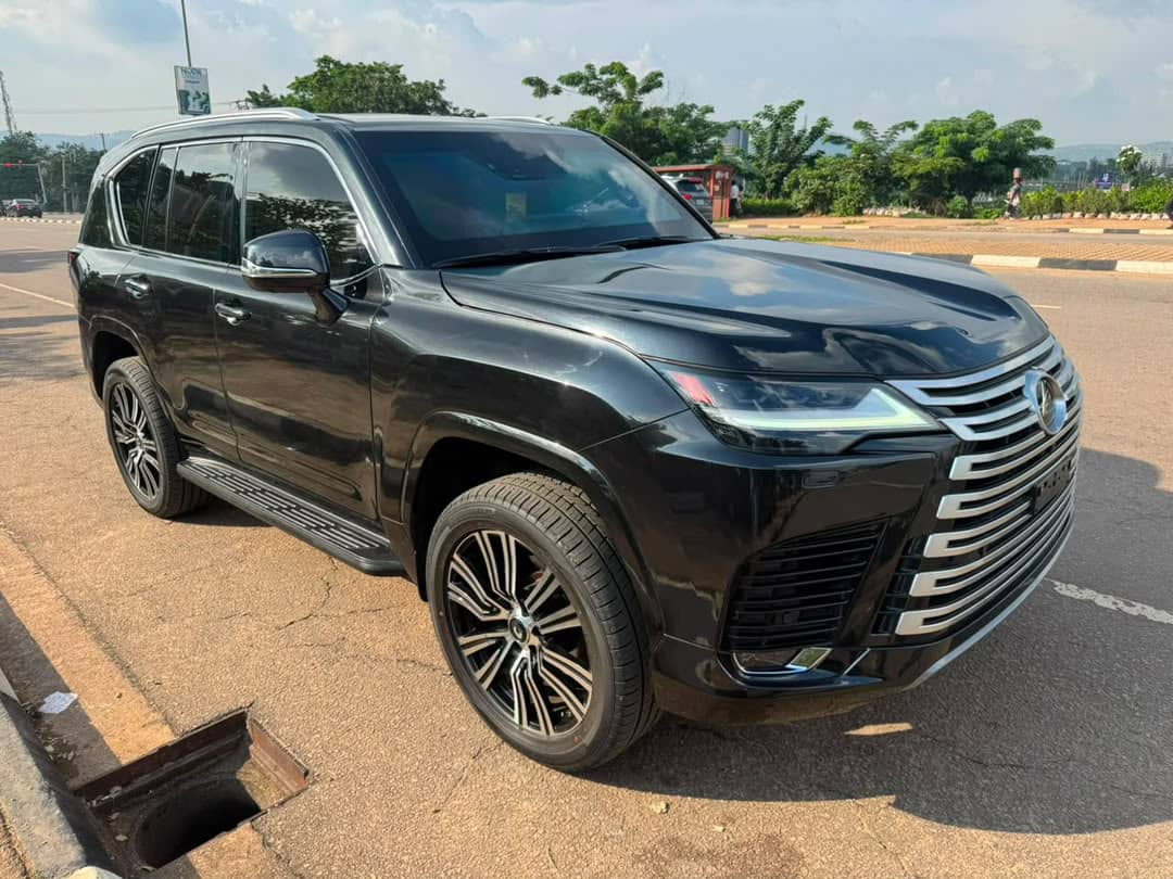 
								2023 Foreign used LX600 bulletproof, car is buy and drive. Prize is 270m. Abuja. Us full									