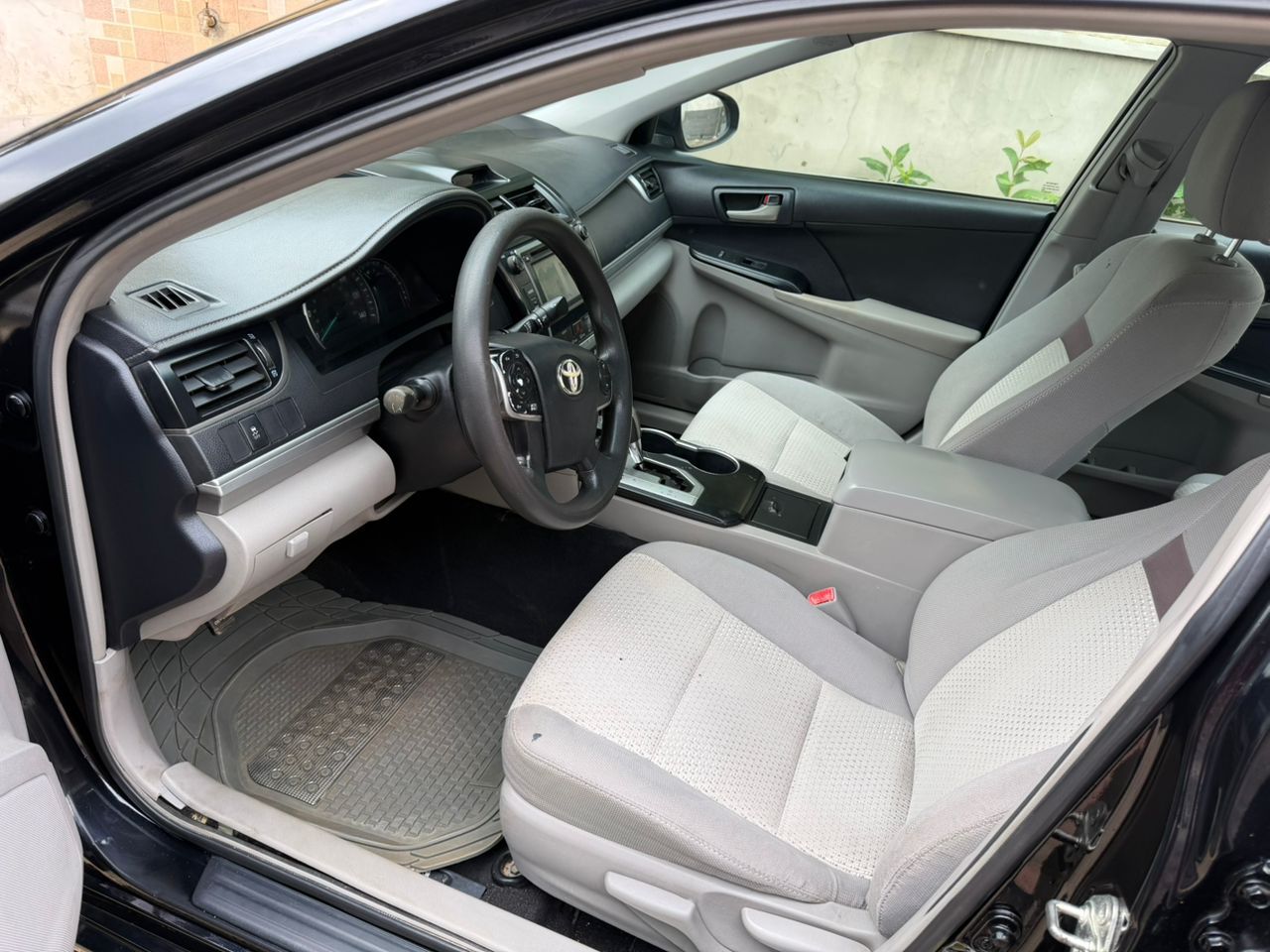 
								this shary camry 2014 is now going for 9.3m now now money is needed full									