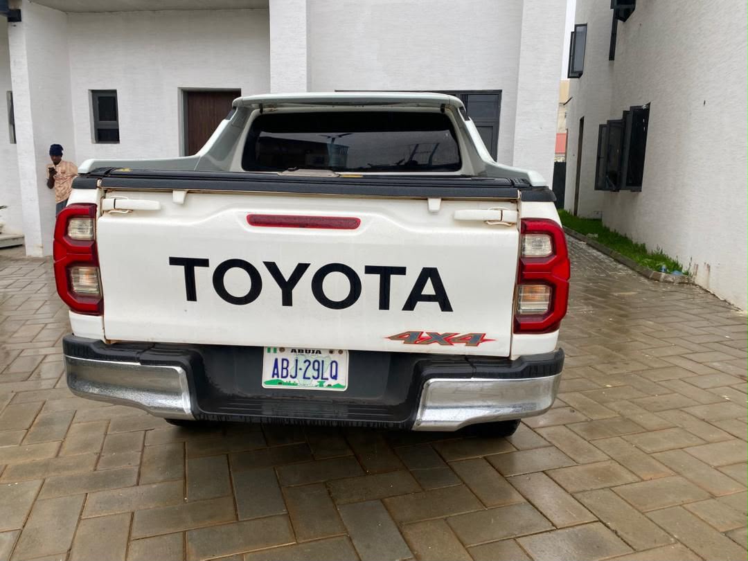 
								2017 uplifted to 2021 Toyota hilux  Untampered 4 plugs Engine  Manual transmission  Toks standard  35M full									