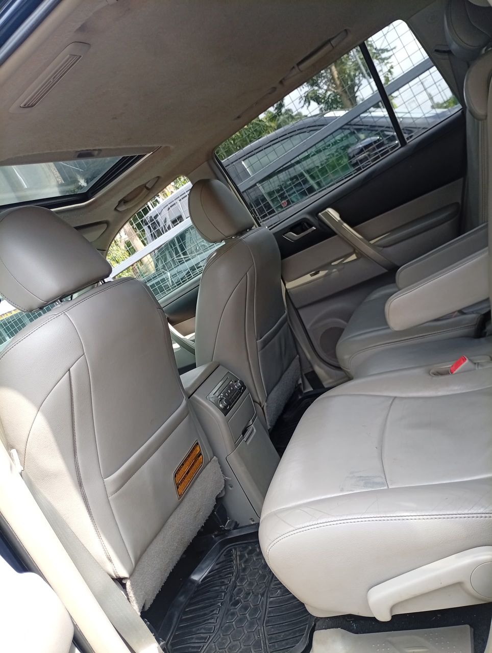 
								DISTRESS dealer’s deal.🔥🔥🔥🔥 pure First body  TOYOTA HIGHLANDER 2013 MODEL UNTEMPERED ENGINE AND GEAR AC CHILLING AUTOMATIC TRANSMISSION BUY AND DRIVE NOTHING TO FIX INSIDE .🏷️FOR 10M owner buyer settle me full									