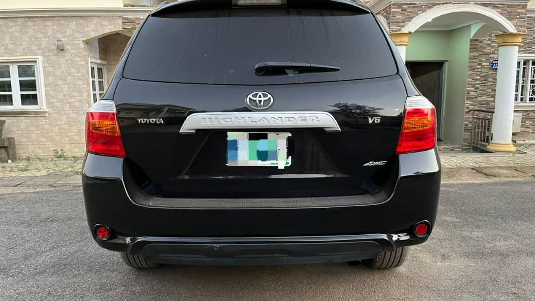 
								Quick Sale ‼️   ✨ Distress sale Direct Belgium 2010 Toyota Highlander with Sunroof 💢 Key Entry Clean interior & Exterior  Price 9m only  Location 📍 Abuja deal full									