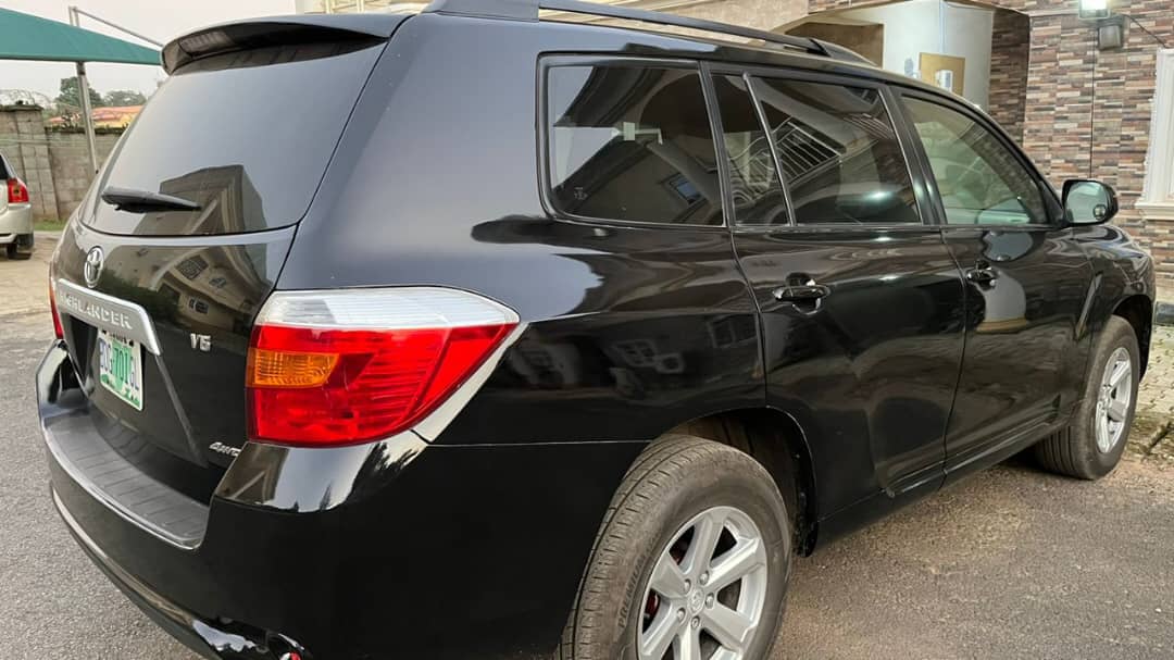 
								Quick Sale ‼️   ✨ Distress sale Direct Belgium 2010 Toyota Highlander with Sunroof 💢 Key Entry Clean interior & Exterior  Price 9m only  Location 📍 Abuja deal full									