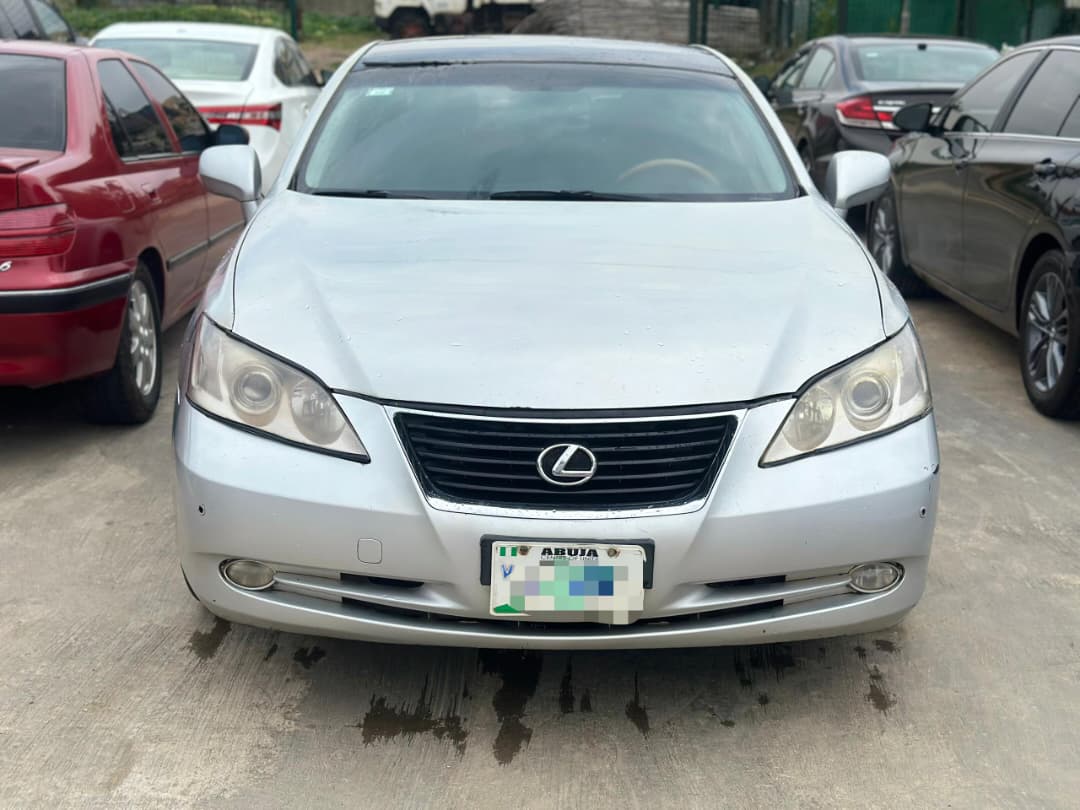 
								Clean used 2008 Lexus es350 with clean black leather seats interior and untempered engine and gear ac working everything working perfectly buy and drive.  💰 7.5 million naira only  📍 Abuja full									