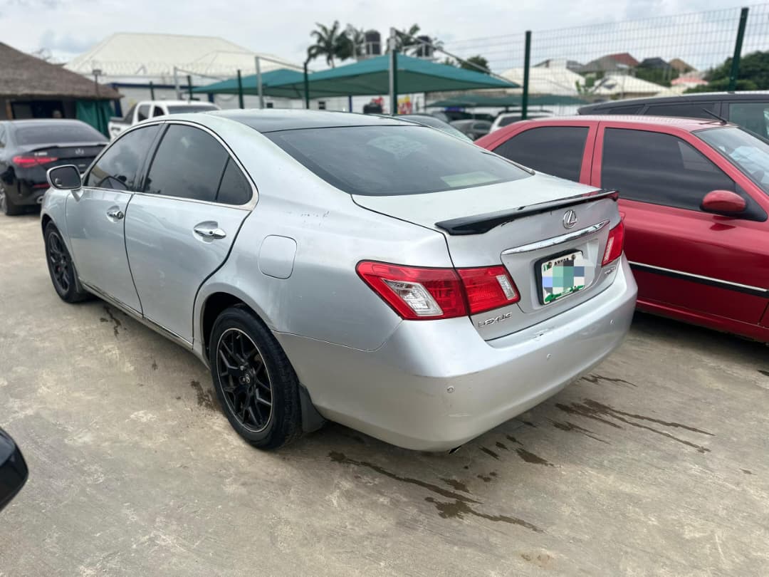
								Clean used 2008 Lexus es350 with clean black leather seats interior and untempered engine and gear ac working everything working perfectly buy and drive.  💰 7.5 million naira only  📍 Abuja full									