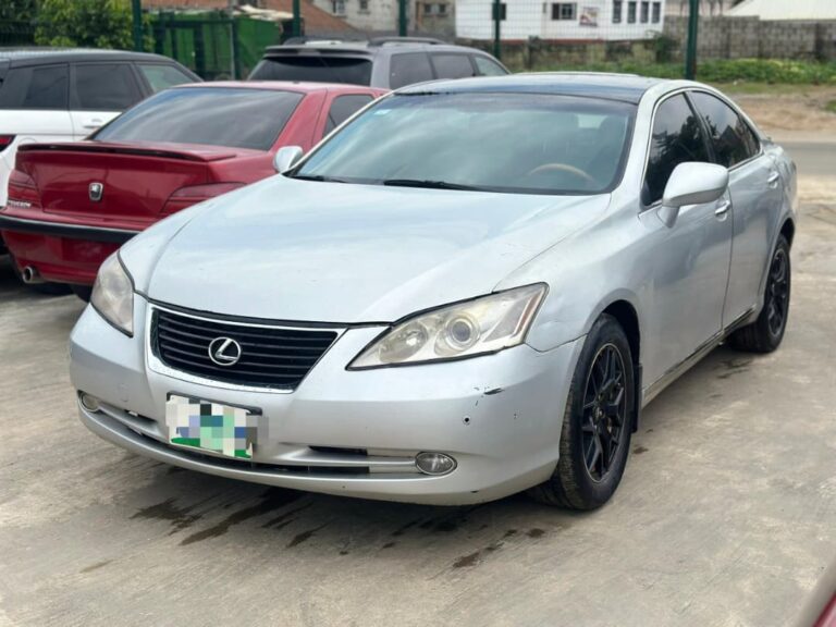 Clean used 2008 Lexus es350 with clean black leather seats interior and untempered engine and gear ac working everything working perfectly buy and drive.  💰 7.5 million naira only  📍 Abuja