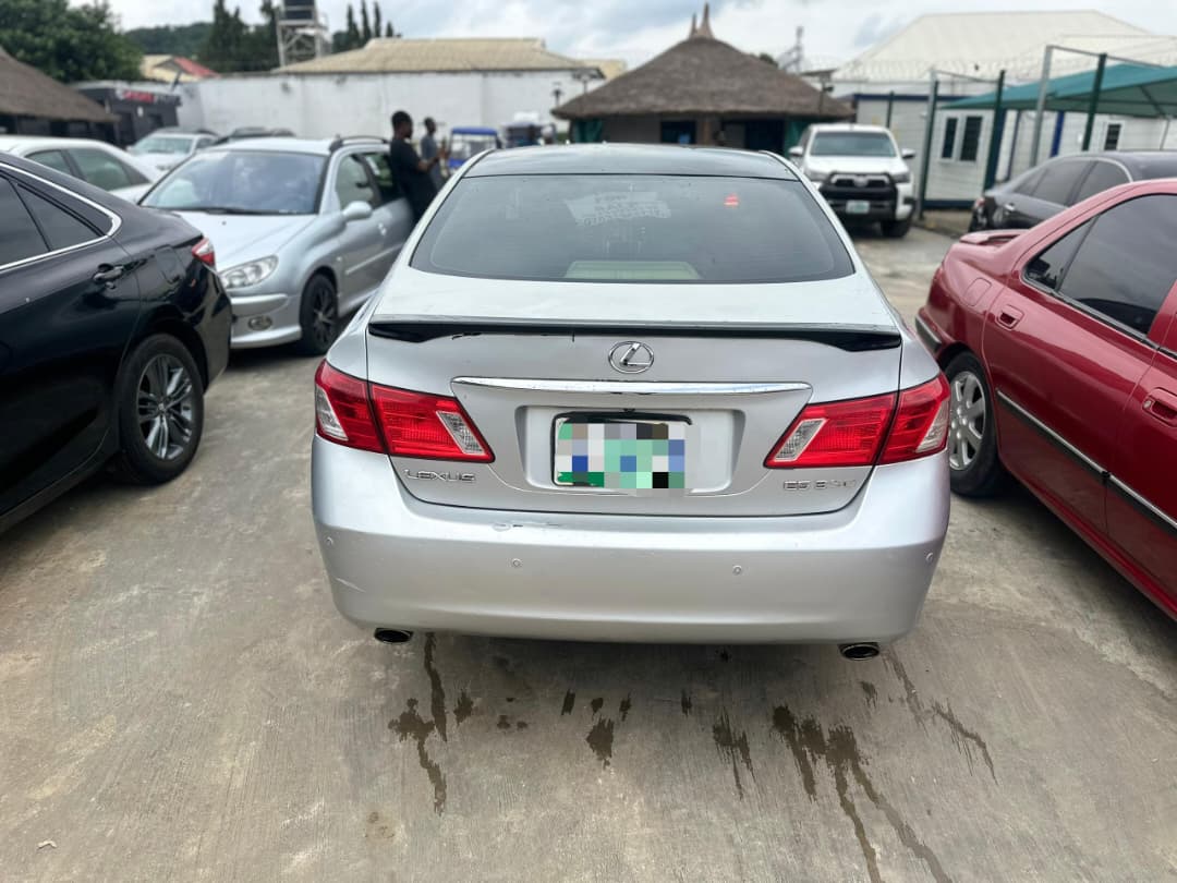 
								Clean used 2008 Lexus es350 with clean black leather seats interior and untempered engine and gear ac working everything working perfectly buy and drive.  💰 7.5 million naira only  📍 Abuja full									