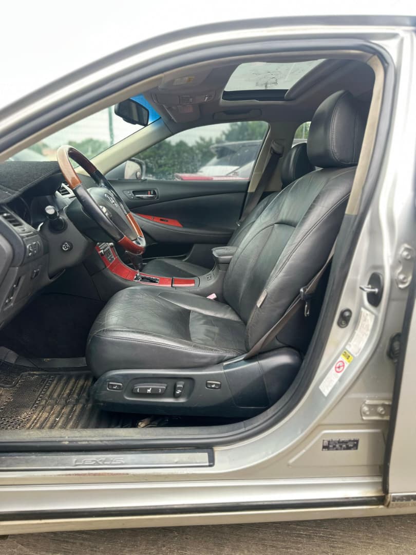 
								Clean used 2008 Lexus es350 with clean black leather seats interior and untempered engine and gear ac working everything working perfectly buy and drive.  💰 7.5 million naira only  📍 Abuja full									