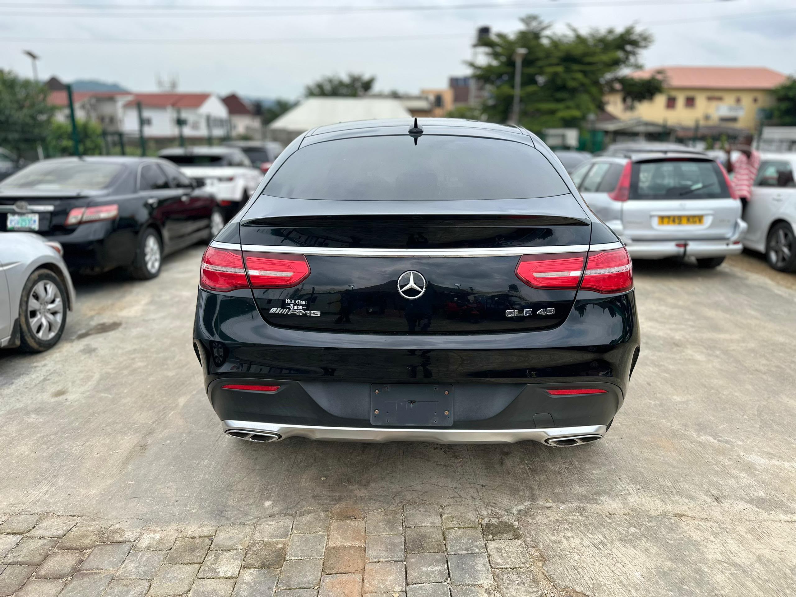 
								SUPER CLEAN 2017 MERCEDES BENZ GLE43 AMG EXTREMELY CLEAN WITH GENUINE DUTY ✅; KEYLESS, PANORAMIC ROOF, COLLISION ASSIST, APPLE CARPLAY, REAR VIEW CAMERA, REAR AC VENT AND MORE GOING FOR   💰48M 📍ABUJA GWARINPA full									