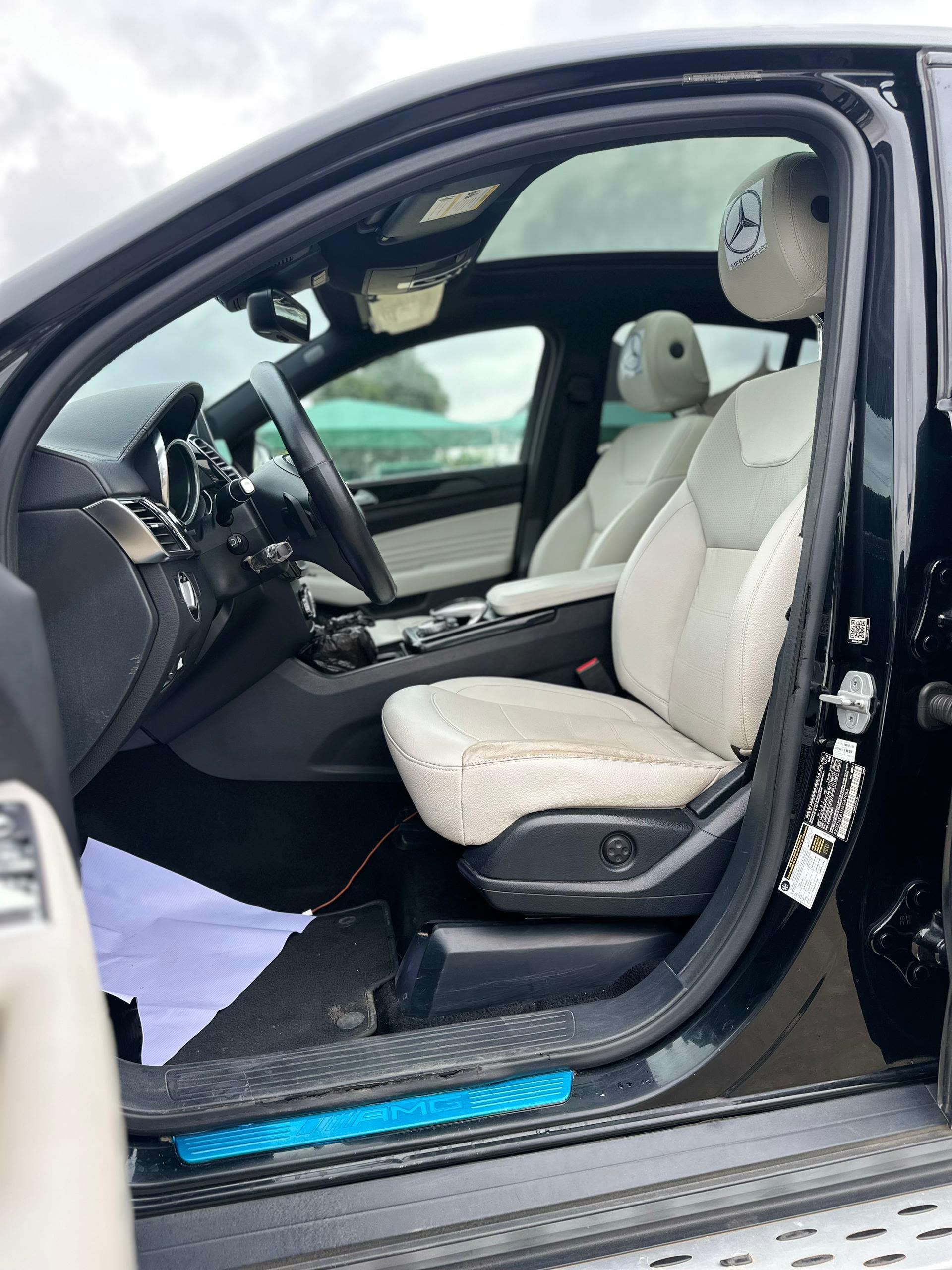 
								SUPER CLEAN 2017 MERCEDES BENZ GLE43 AMG EXTREMELY CLEAN WITH GENUINE DUTY ✅; KEYLESS, PANORAMIC ROOF, COLLISION ASSIST, APPLE CARPLAY, REAR VIEW CAMERA, REAR AC VENT AND MORE GOING FOR   💰48M 📍ABUJA GWARINPA full									