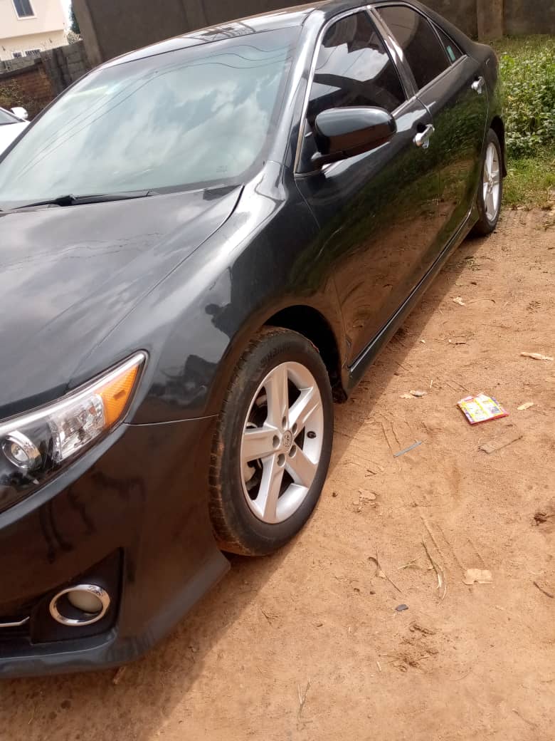 
								Toyota Camry 2014 model untamperd engin and gear everything is ok going for 8,2m Location apo with me full									