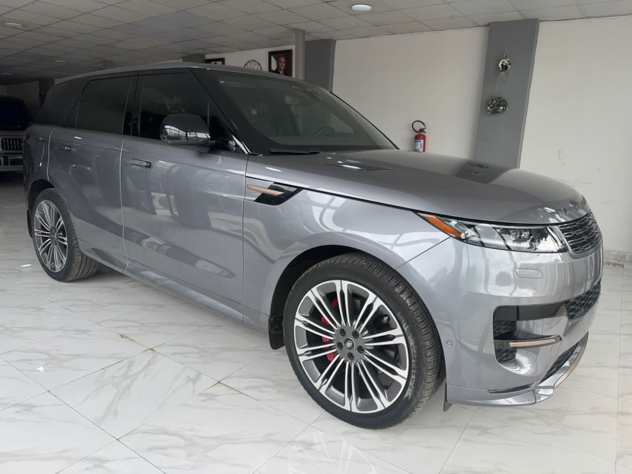 
								2024/25 model of Range Rover sport foreign used 200m Abuja-Deal full									