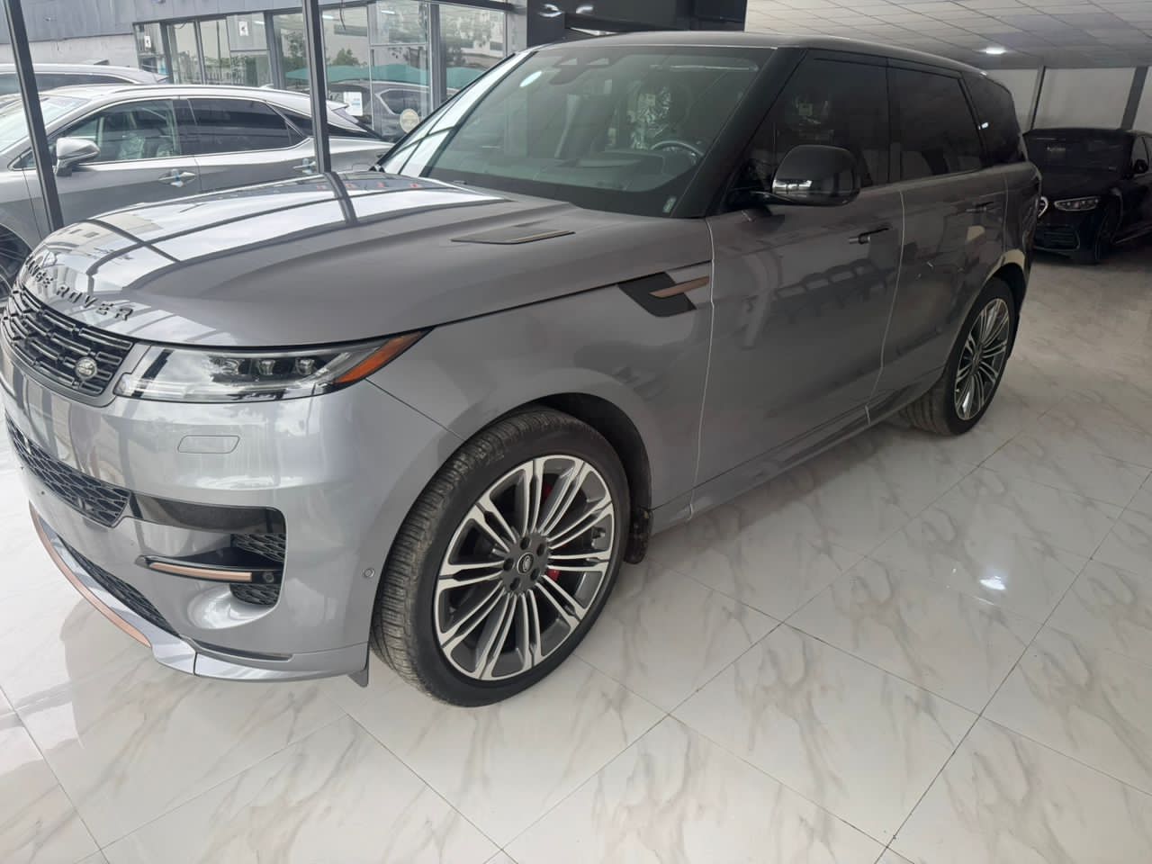 
								2024/25 model of Range Rover sport foreign used 200m Abuja-Deal full									