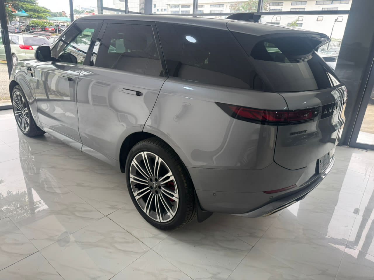 
								2024/25 model of Range Rover sport foreign used 200m Abuja-Deal full									