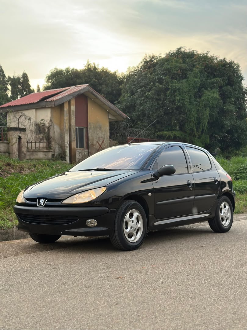 
								Neatly Used Peugeot 206 2004 for just 3.7m Abuja full									
