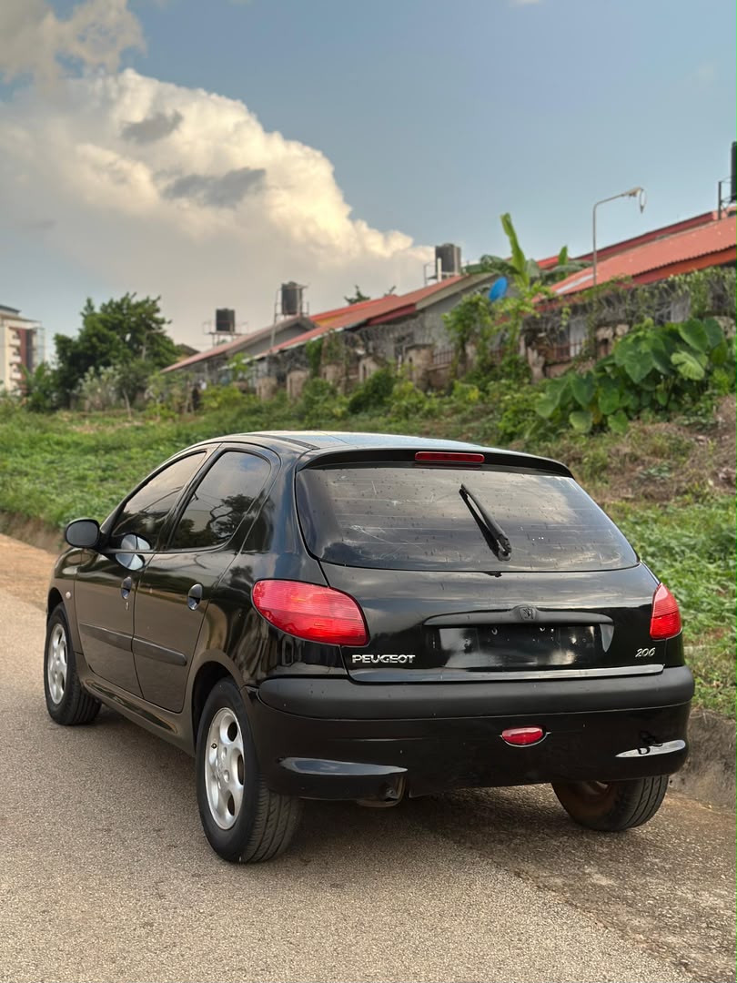 
								Neatly Used Peugeot 206 2004 for just 3.7m Abuja full									