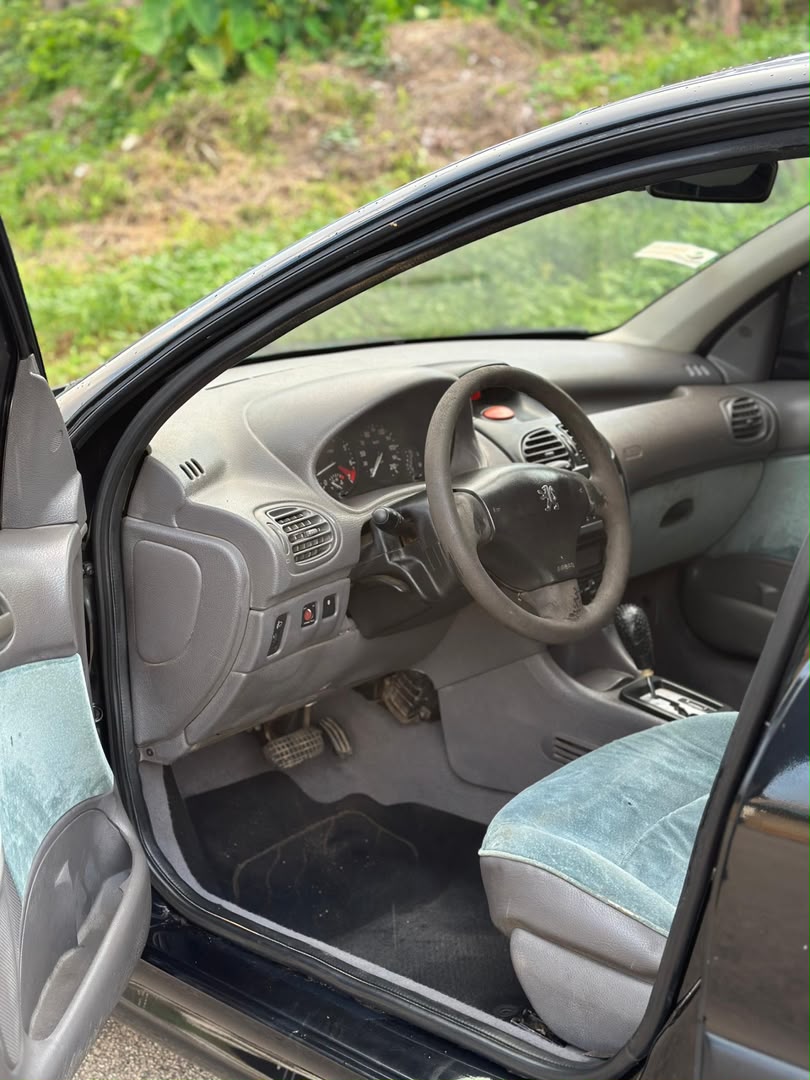 
								Neatly Used Peugeot 206 2004 for just 3.7m Abuja full									