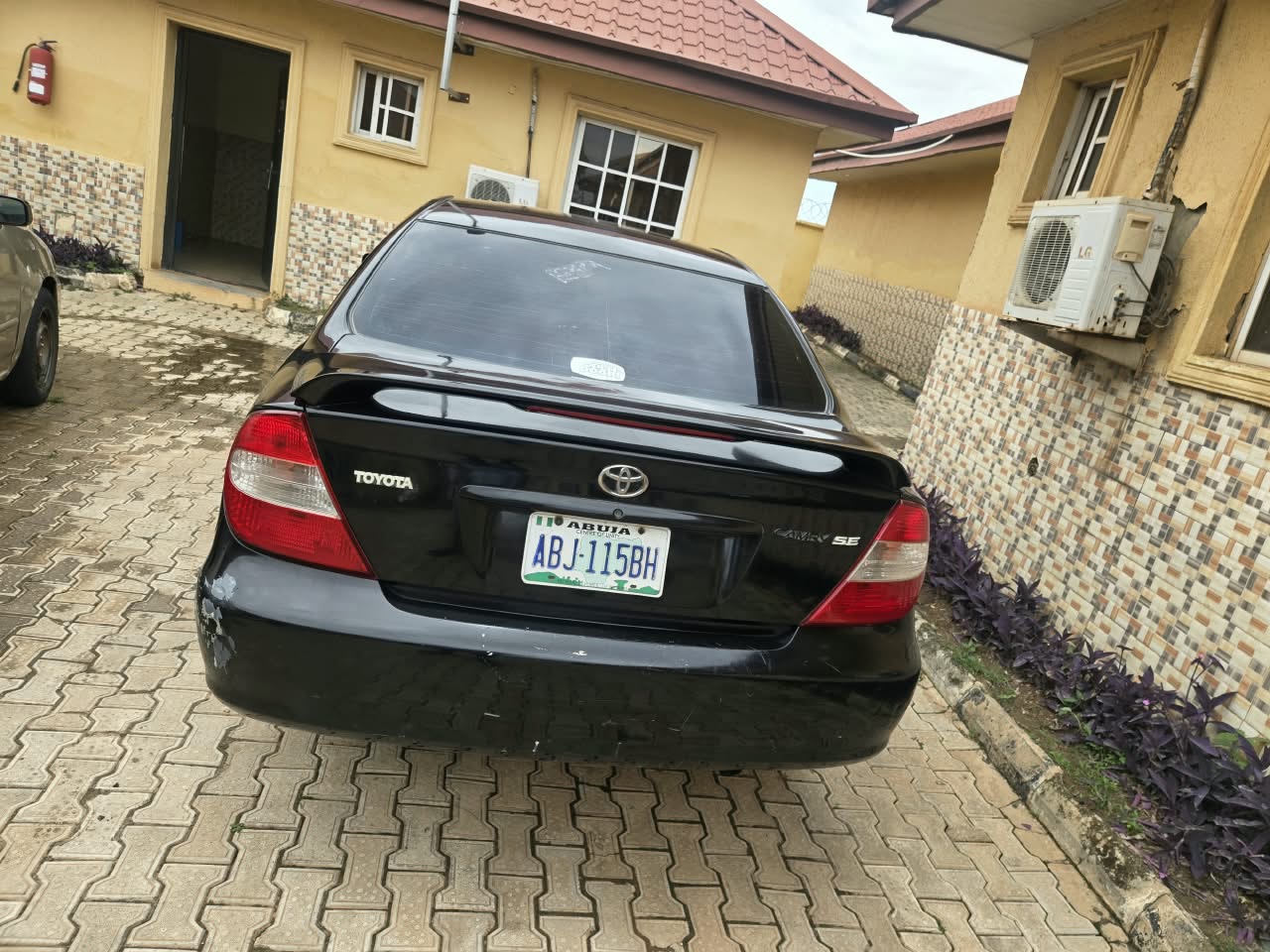 
								Super sharp Toyota Camry 04 everything blessed ac freezing first body untampered engine and GEAR BOX price 3.7m Location Abuja Yag full									