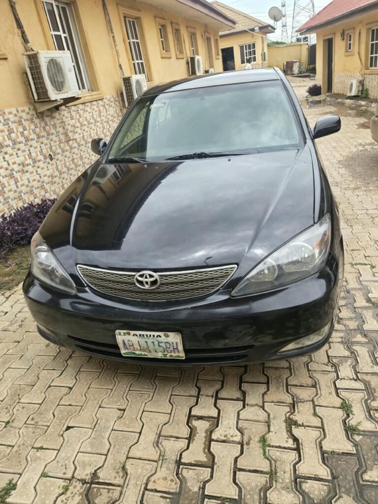 Super sharp Toyota Camry 04 everything blessed ac freezing first body untampered engine and GEAR BOX price 3.7m Location Abuja Yag