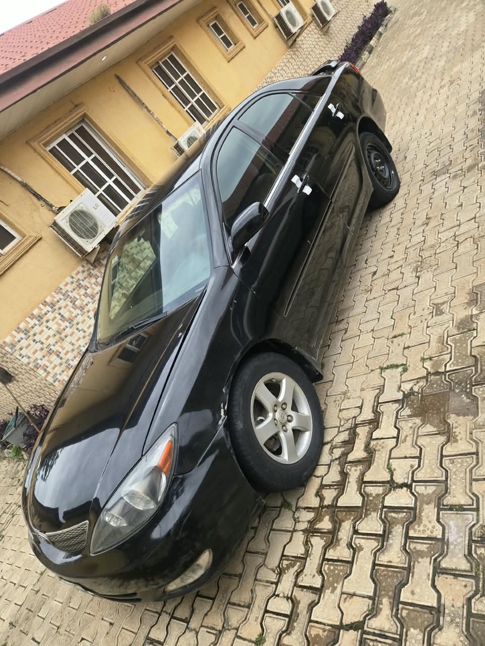 
								Super sharp Toyota Camry 04 everything blessed ac freezing first body untampered engine and GEAR BOX price 3.7m Location Abuja Yag full									