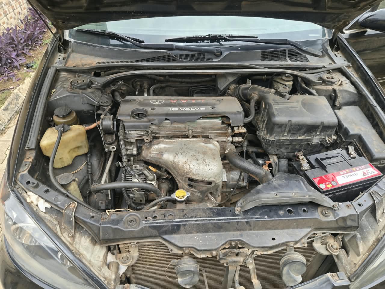 
								Super sharp Toyota Camry 04 everything blessed ac freezing first body untampered engine and GEAR BOX price 3.7m Location Abuja Yag full									