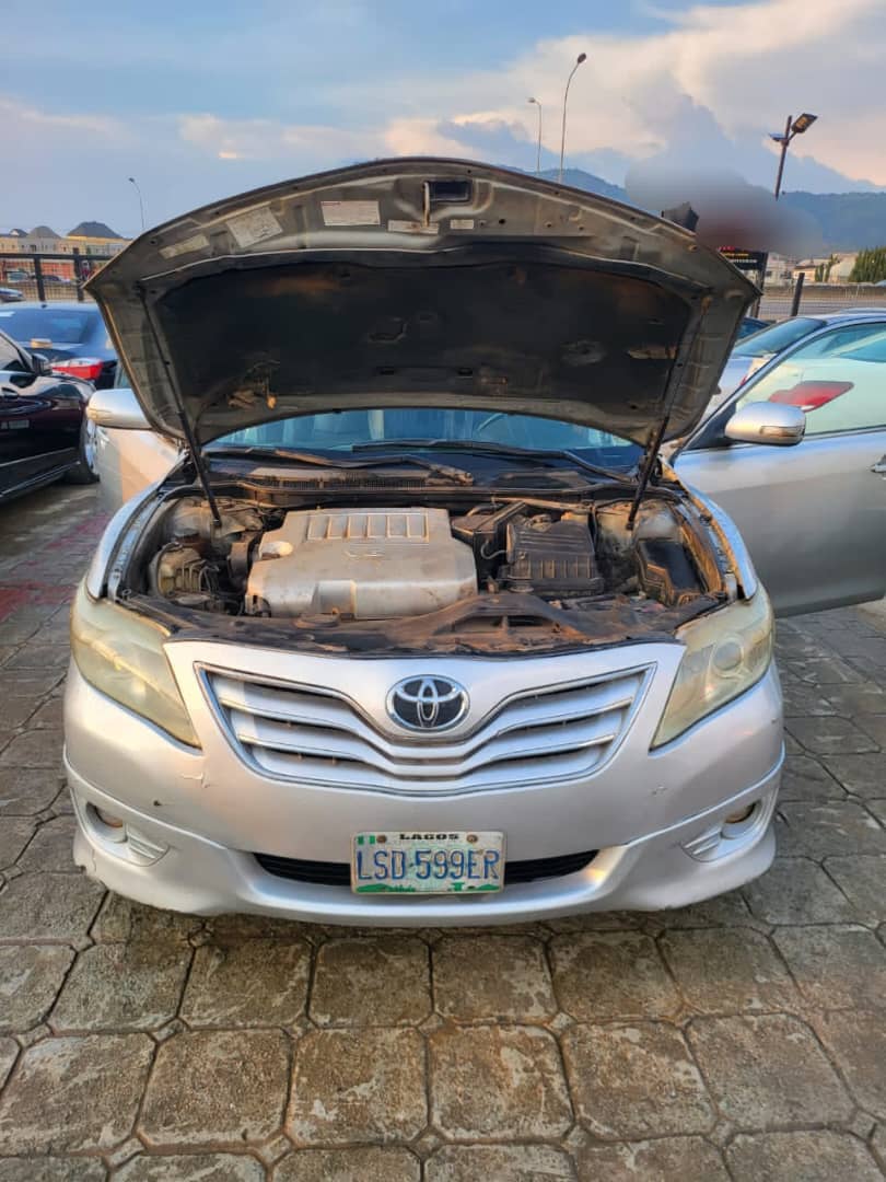 
								Distress Neatly used 2009 Toyota camry sport with super sound untampered v6 engine, transmission and chilling ac @4.350m. Abuja! full									