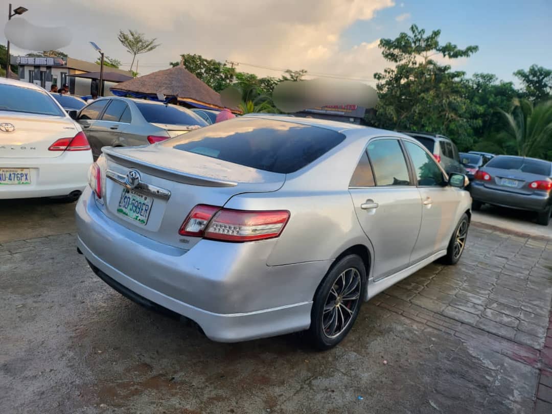 
								Distress Neatly used 2009 Toyota camry sport with super sound untampered v6 engine, transmission and chilling ac @4.350m. Abuja! full									