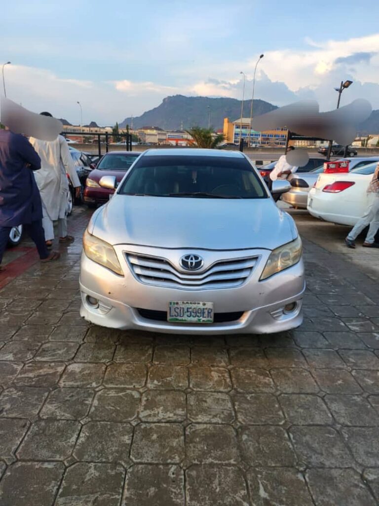 Distress Neatly used 2009 Toyota camry sport with super sound untampered v6 engine, transmission and chilling ac @4.350m. Abuja!