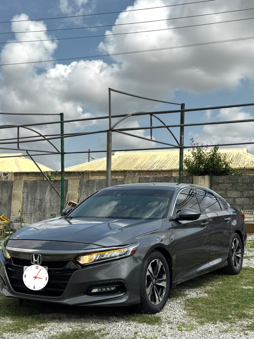 
								Giveaway Deal‼️‼️‼️ (81k Mileage) Grade A (Few months registered) 2018 Honda Accord (Sport) car is in pristine condition (Nothing To Fix) (Keyless & Back Ac Vent) with duty going for just 17.8m slightly negotiable with me Lugbe Abuja📍  ZERO CHAIN DEAL full									