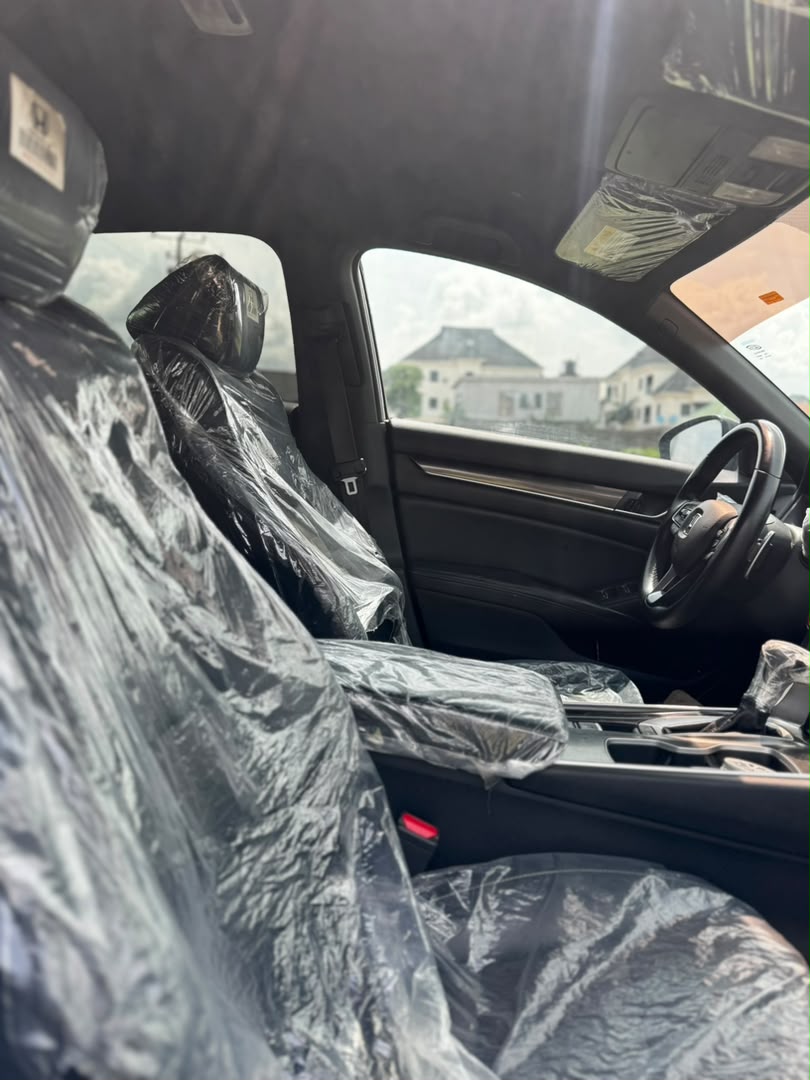 
								Giveaway Deal‼️‼️‼️ (81k Mileage) Grade A (Few months registered) 2018 Honda Accord (Sport) car is in pristine condition (Nothing To Fix) (Keyless & Back Ac Vent) with duty going for just 17.8m slightly negotiable with me Lugbe Abuja📍  ZERO CHAIN DEAL full									