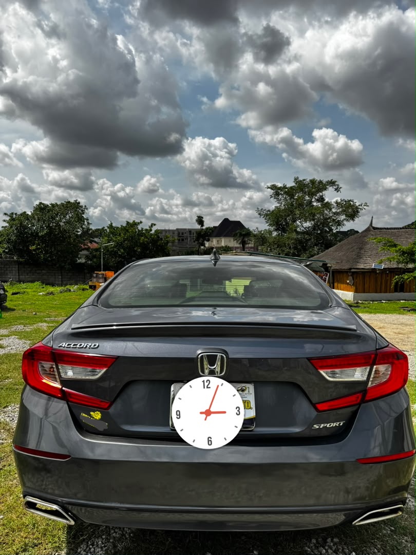 
								Giveaway Deal‼️‼️‼️ (81k Mileage) Grade A (Few months registered) 2018 Honda Accord (Sport) car is in pristine condition (Nothing To Fix) (Keyless & Back Ac Vent) with duty going for just 17.8m slightly negotiable with me Lugbe Abuja📍  ZERO CHAIN DEAL full									
