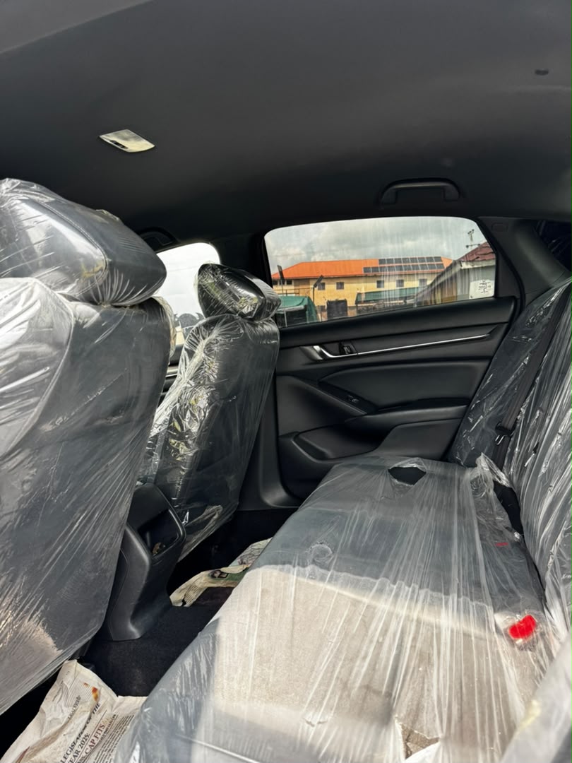
								Giveaway Deal‼️‼️‼️ (81k Mileage) Grade A (Few months registered) 2018 Honda Accord (Sport) car is in pristine condition (Nothing To Fix) (Keyless & Back Ac Vent) with duty going for just 17.8m slightly negotiable with me Lugbe Abuja📍  ZERO CHAIN DEAL full									