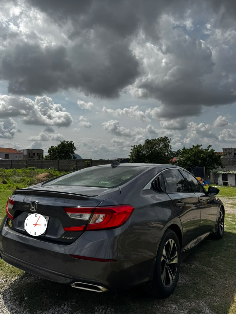 
								Giveaway Deal‼️‼️‼️ (81k Mileage) Grade A (Few months registered) 2018 Honda Accord (Sport) car is in pristine condition (Nothing To Fix) (Keyless & Back Ac Vent) with duty going for just 17.8m slightly negotiable with me Lugbe Abuja📍  ZERO CHAIN DEAL full									